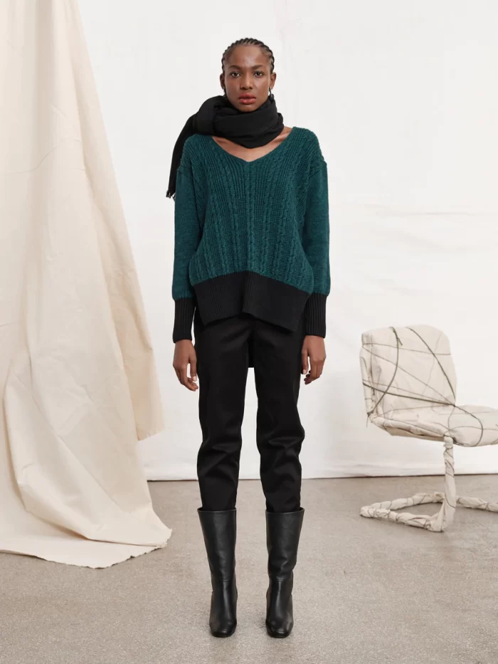 LONG V-NECK JUMPER