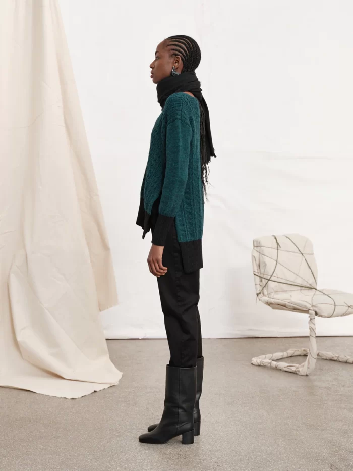 LONG V-NECK JUMPER