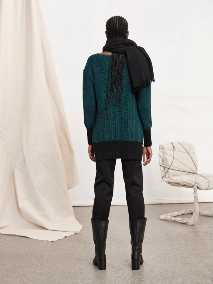 LONG V-NECK JUMPER