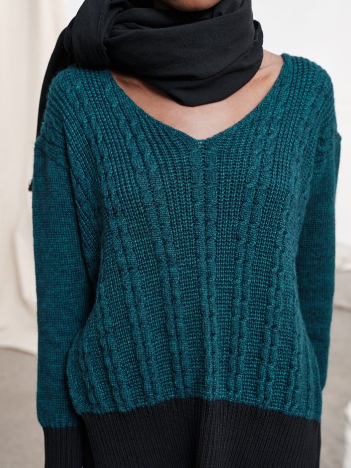 LONG V-NECK JUMPER